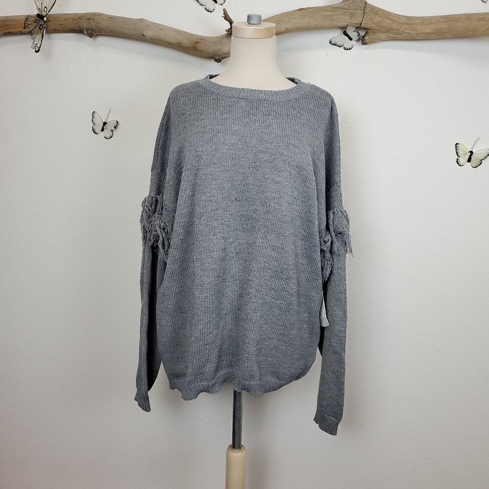 Vine & love gray crewneck sweater fringe detail